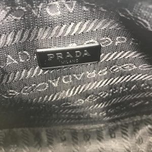 Сумка Prada Re-Edition