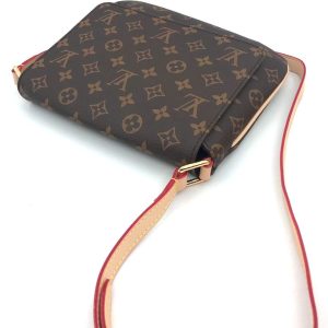 Сумка-мессенджер Louis Vuitton