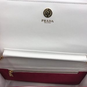 Сумка-клатч Prada