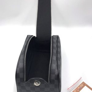 Косметичка Louis Vuitton Dopp Kit