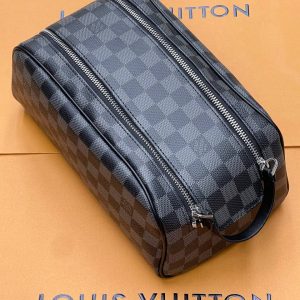 Косметичка Louis Vuitton Dopp Kit