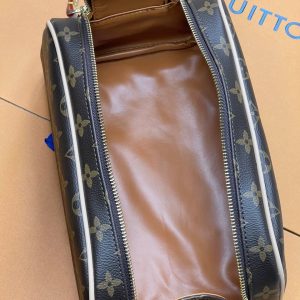 Косметичка Louis Vuitton Dopp Kit