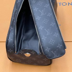 Косметичка Louis Vuitton Dopp Kit