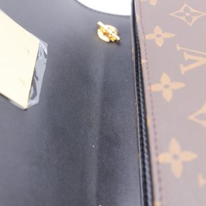 Клатч Louis Vuitton Thelma