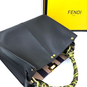 Сумка Fendi Peekaboo Iconic