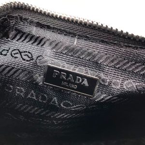 Сумка Prada Re-Edition