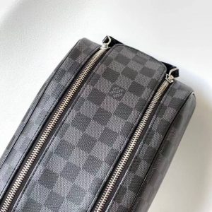 Косметичка Louis Vuitton Dopp Kit