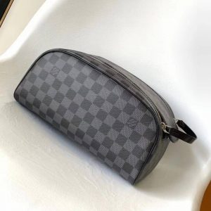 Косметичка Louis Vuitton Dopp Kit