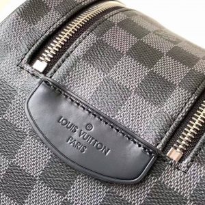 Косметичка Louis Vuitton Dopp Kit