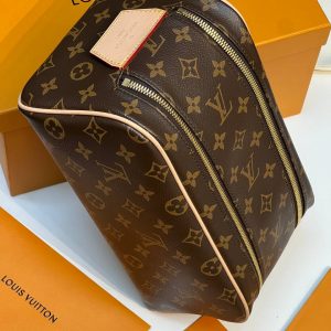 Косметичка Louis Vuitton Dopp Kit