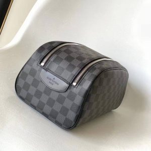 Косметичка Louis Vuitton Dopp Kit