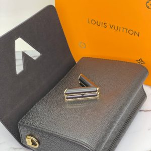 Сумка Louis Vuitton TWIST MM