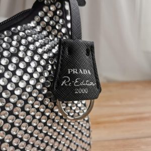 Сумка Prada Re-Edition 2000