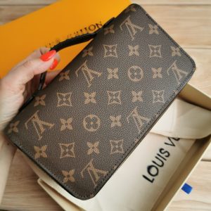 Клатч Louise Vuitton