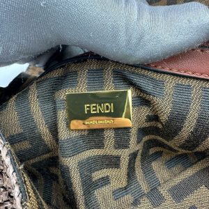 Клатч Fendi Baguette