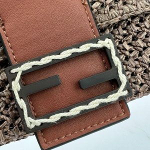 Клатч Fendi Baguette