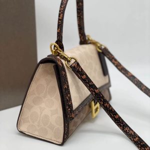 Сумка коллаборация Coach и Balenciaga Hourglass