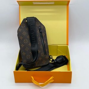 Сумка-слинг Louis Vuitton Saumur