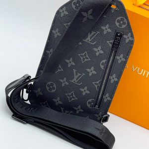 Сумка-слинг Louis Vuitton Saumur