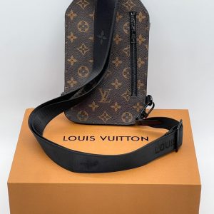 Сумка-слинг Louis Vuitton Saumur