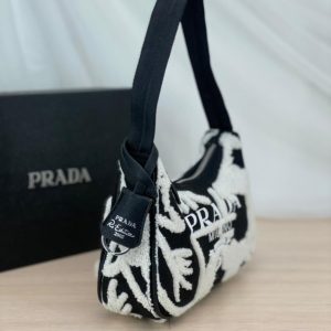 Сумка Prada Re Edition