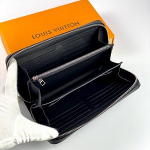 Клатч Louis Vuitton