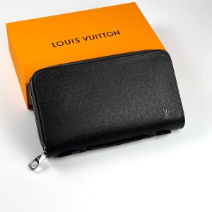 Клатч Louis Vuitton