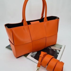 Сумка Bottega Veneta Medium Arco Tote Bag