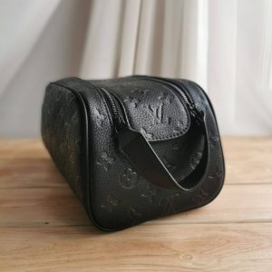 Косметичка Louis Vuitton Dopp Kit