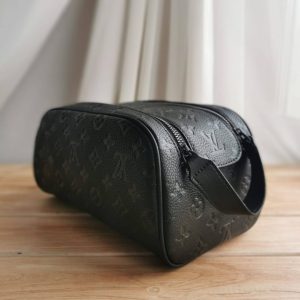 Косметичка Louis Vuitton Dopp Kit