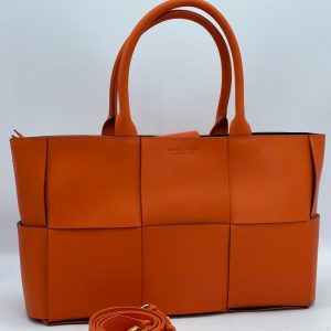 Сумка Bottega Veneta Medium Arco Tote Bag