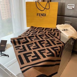 Шарф Fendi