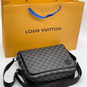 Сумка Louis Vuitton District