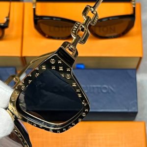 Солнцезащитные очки Louis Vuitton