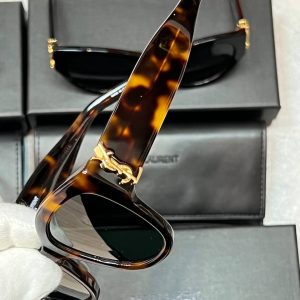 Солнцезащитные очки Yves Saint Laurent