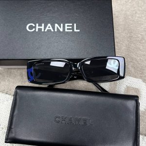 Солнцезащитные очки Chanel