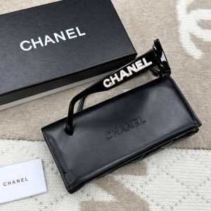 Солнцезащитные очки Chanel