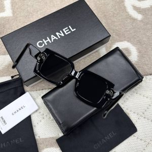 Солнцезащитные очки Chanel