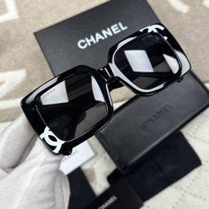 Солнцезащитные очки Chanel