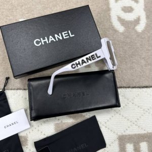 Солнцезащитные очки Chanel