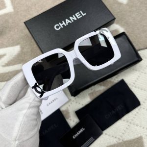 Солнцезащитные очки Chanel