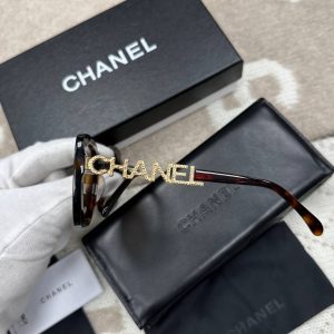 Солнцезащитные очки Chanel