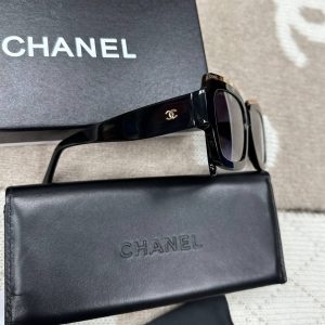 Солнцезащитные очки Chanel