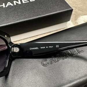 Солнцезащитные очки Chanel