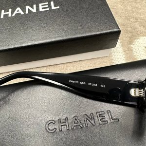 Солнцезащитные очки Chanel