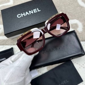 Солнцезащитные очки Chanel