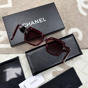 Солнцезащитные очки Chanel