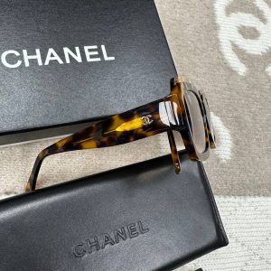 Солнцезащитные очки Chanel