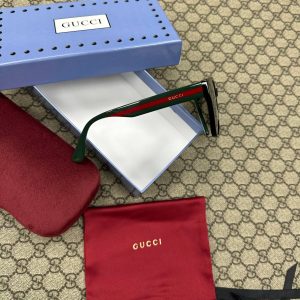 Солнцезащитные очки Gucci