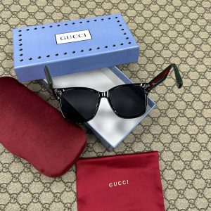 Солнцезащитные очки Gucci